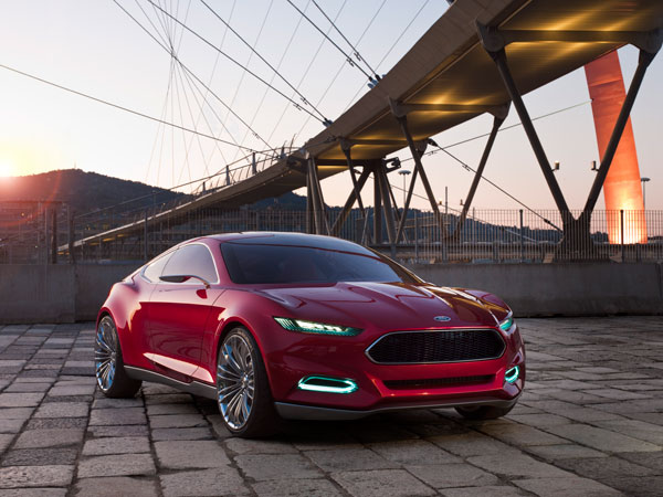 Evos Concept: Hybrid mit Cloud-Anschluss (Bild: Ford).