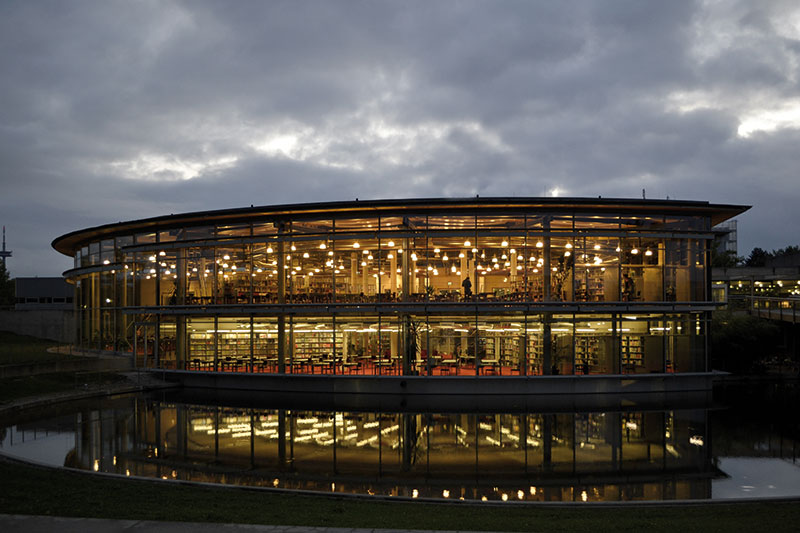 Bibliothek der Hochschule Regensburg (Bild: Hochschule Regensburg).