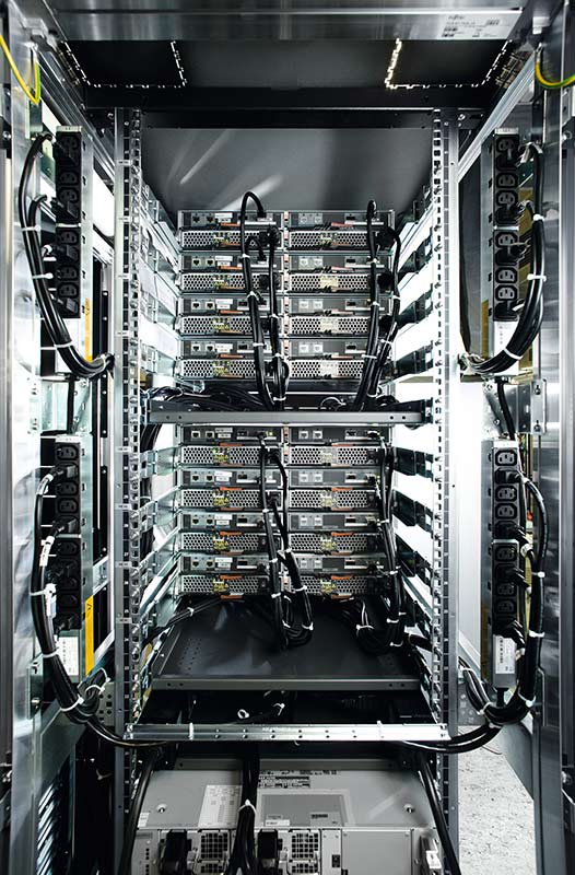 In der neuen Storage-Infrastruktur des Service-Providers Info kommen drei »ETERNUS DX8700«-Speicher sowie Falconstors NSS zum Einsatz (Foto: Fujitsu).