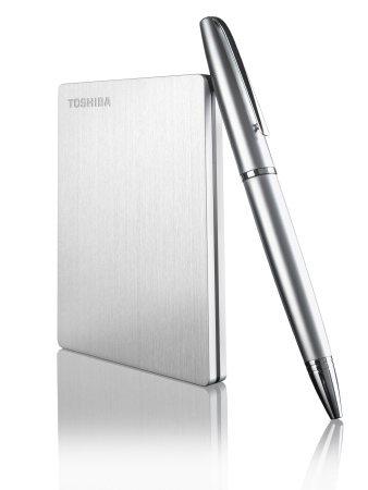 Externe »STOR.E-Slim«-Festplatte aus gebürstetem Aluminium (Bild: Toshiba)