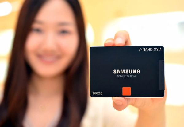 Erste SSD mit 3D-V-NAND-Technologie (Bild: Samsung)