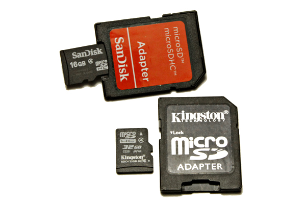 Sandisk »Micro SDHC 16GB Class 4« und Kingston »microSDHC 32GB Class 4« (Bild: speicherguide.de).