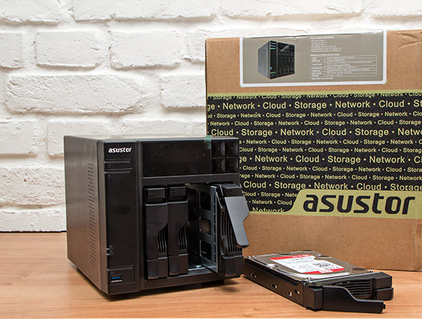 Das 4-Bay-NAS Asustor »AS-604T«.