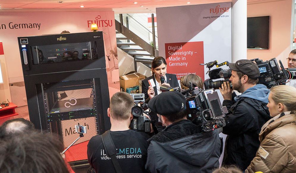 Das Sicherheitsrack war ständig umlagert auf der CeBIT (Bild: Fujitsu)