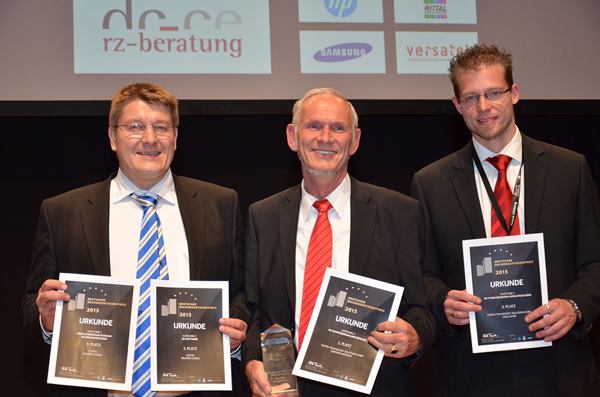 So sehen Sieger aus (v.l.): Die Fujitsu-Manager Wilfried Cleres, Gerhard Mühsam und Timo Lampe (Bild: Fujitsu)