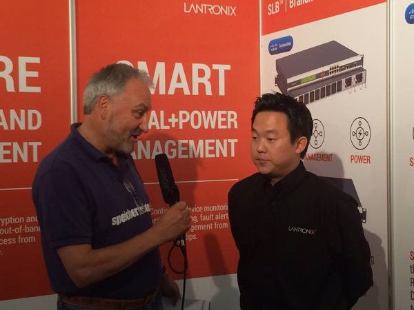 speicherguide.de-Interview mit Jinu Choi (re.), Product Marketing Manager von Lantronix (Bild: speicherguide.de)