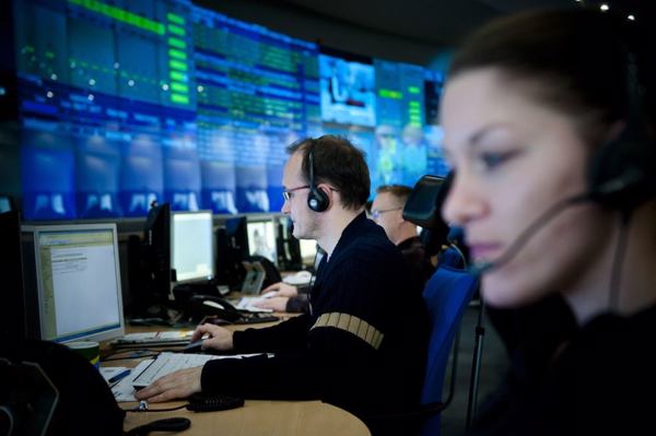 Mitarbeiter im T-Systems-Rechenzentrum in Magdeburg (Bild: Deutsche Telekom)