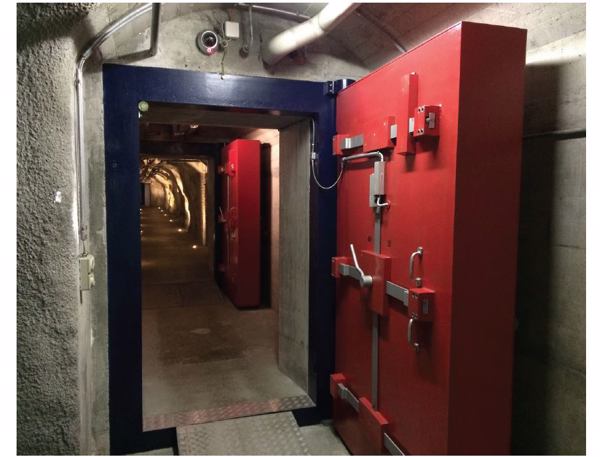 Hochsicher: ein Datacenter in einem ehemaligen Schweizer Armeebunker (Bild: Exoscale)