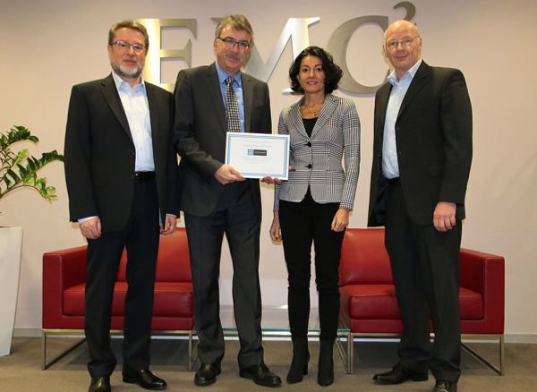 DanubeIT und EMC verstärken ihre Allianz (v.l.): Hans-Baldung Luley, Geschäftsführer DanubeIT Services Netzwerk; Johann Ehm, CEO DanubeIT-Gruppe; Diana Coso, Director Partner Sales Germany, EMC; Matthias Wessels, Geschäftsführer DanubeIT Services Deutschland (Bild: DanubeIT)anubeIT und EMC verstärken ihre Allianz (Bild: DanubeIT)