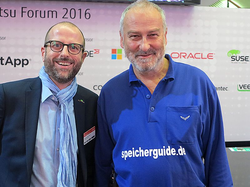 Michael Stanscheck (li), Enterprise Storage Sales Executive bei Suse, im Gespräch mit Engelbert Hörmannsdorfer von speicherguide.de (Bild: speicherguide.de)