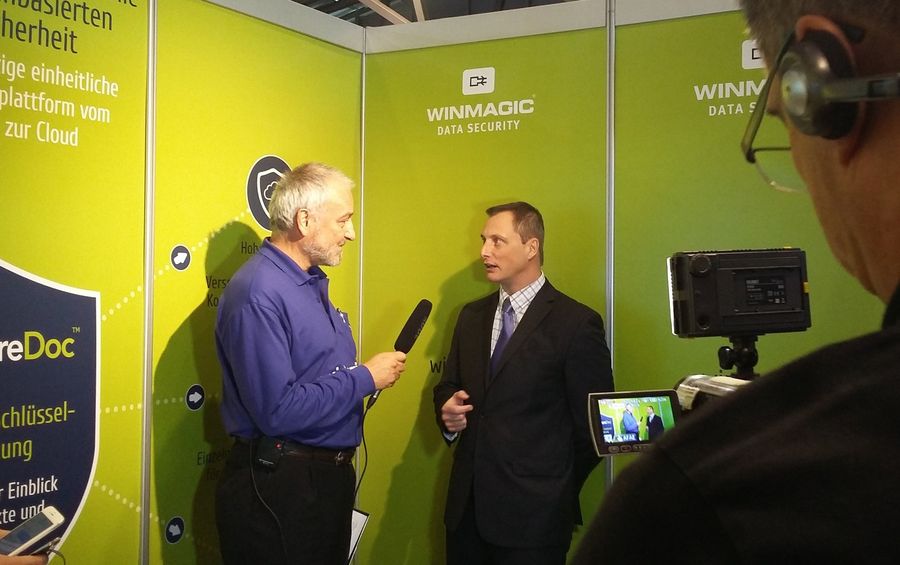 James LaPalme (re.), VP Business Development bei Winmagic, im Gespräch mit speicherguide.de