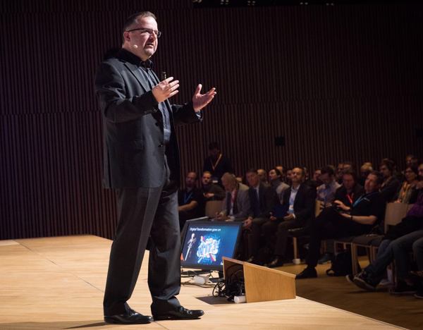 Dr. Wieland Alge, Vice President und General Manager EMEA, Barracuda Networks, bei seiner Keynote zum »Barracuda EMEA TechSummit 2017« im österreichischen Alpbach (Bild: Barracuda)