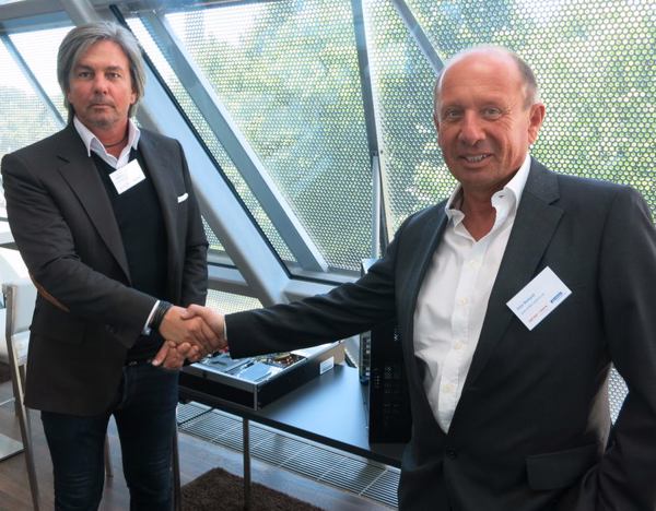 Freuen sich auf gute Zusammenarbeit (v.l.): Paul Shelley, Key Account Sales Manager bei Advantech, und Peter Markgraf, Geschäftsführer</b>von Server and More (Bild: speicherguide.de)